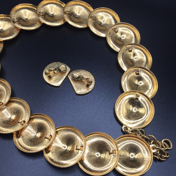 Monet gold necklace and earrings - Picture 5 of 6